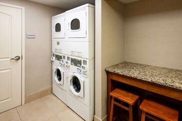 هتل Hampton Inn & Suites Mobile I 65@ Airport Blvd