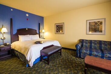 هتل Hampton Inn & Suites Natchez