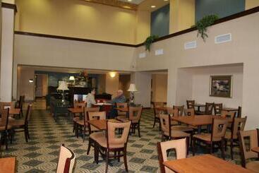 هتل Hampton Inn & Suites Natchez