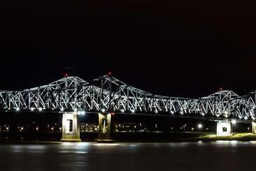 هتل Hampton Inn & Suites Natchez
