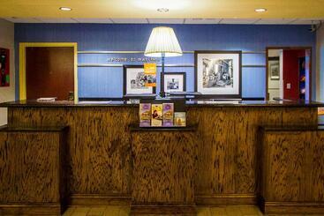 هتل Hampton Inn & Suites Natchez