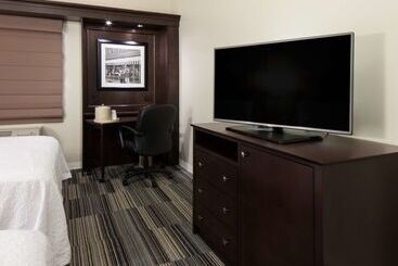 فندق Hampton Inn & Suites Omaha Downtown