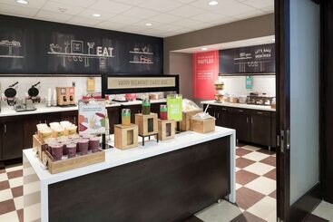 هتل Hampton Inn & Suites Rochester North