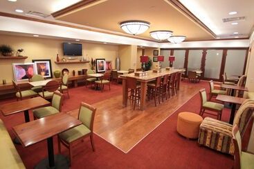 هتل Hampton Inn Hampton Newport News