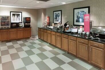 هتل Hampton Inn & Suites Davenport