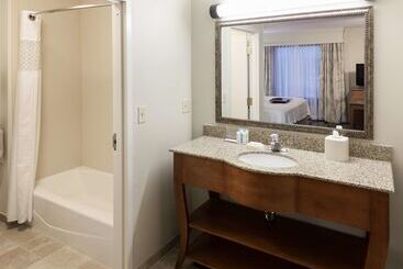 هتل Hampton Inn & Suites Davenport