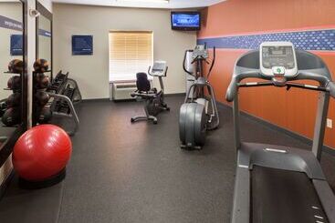 هتل Hampton Inn & Suites Davenport