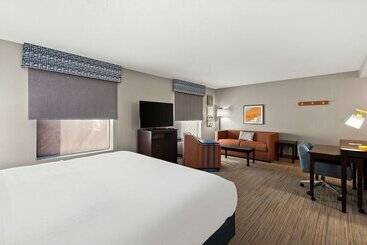 هتل Hampton Inn & Suites Fort Belvoir Alexandria South