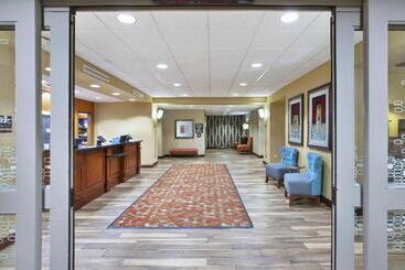 هتل Hampton Inn & Suites Wichita Northeast
