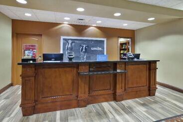 هتل Hampton Inn & Suites Wichita Northeast
