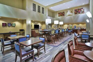 هتل Hampton Inn & Suites Wichita Northeast