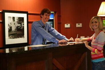 هتل Hampton Inn & Suites Wilder