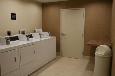 هتل Hampton Inn & Suites Wilder