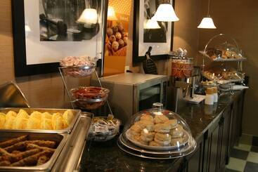 هتل Hampton Inn & Suites Wilder