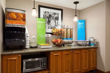 هتل Hampton Inn & Suites Williamsburg Central