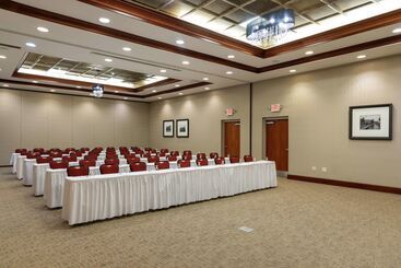 هتل Hilton Garden Inn Columbus/edinburgh