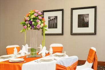 هتل Hilton Garden Inn Columbus/edinburgh