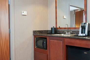 هتل Hilton Garden Inn Columbus/edinburgh