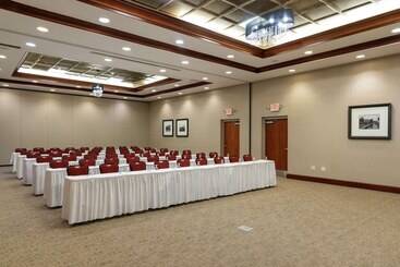 هتل Hilton Garden Inn Columbus/edinburgh