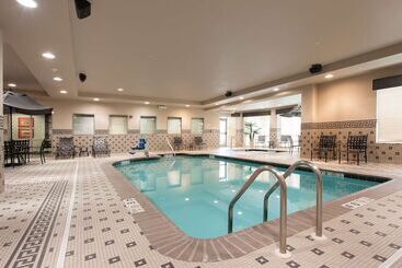 هتل Hilton Garden Inn Columbus/edinburgh
