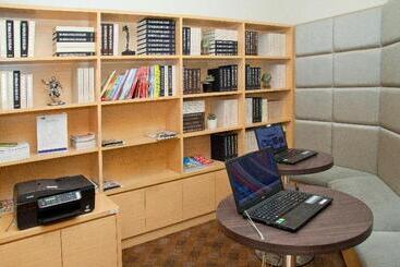 هتل Holiday Inn Express Taoyuan, An Ihg