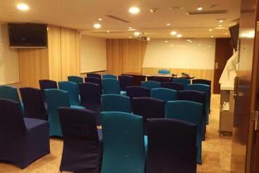 هتل Holiday Inn Express Taoyuan, An Ihg