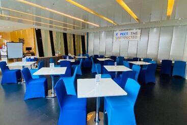 هتل Holiday Inn Express Taoyuan, An Ihg