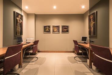 Отель Holiday Inn Johannesburg Rosebank, An Ihg