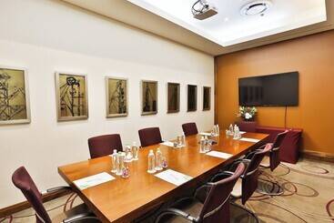 Отель Holiday Inn Johannesburg Rosebank, An Ihg