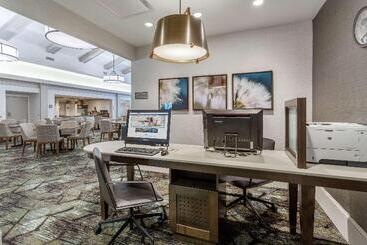 هتل Homewood Suites By Hilton Albany
