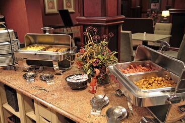 هتل Homewood Suites By Hilton Bloomington