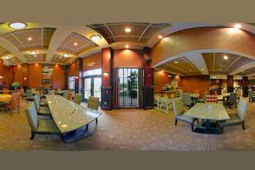 هتل Homewood Suites By Hilton Bloomington
