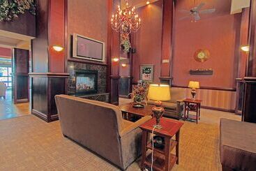 هتل Homewood Suites By Hilton Bloomington