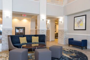 هتل Homewood Suites By Hilton Bloomington