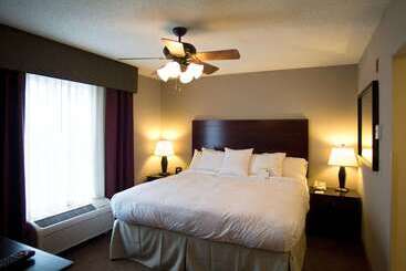هتل Homewood Suites By Hilton Bloomington