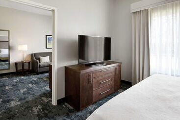 هتل Homewood Suites By Hilton Champaignurbana