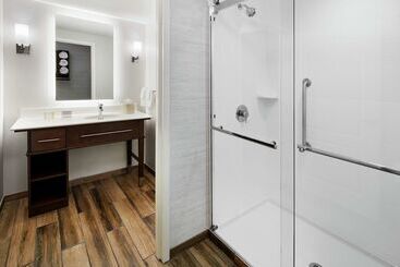 هتل Homewood Suites By Hilton Champaignurbana