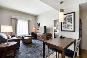 هتل Homewood Suites By Hilton Champaignurbana