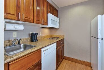 هتل Homewood Suites By Hilton Chesapeakegreenbrier