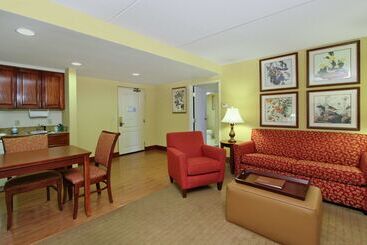 هتل Homewood Suites By Hilton Chesapeakegreenbrier