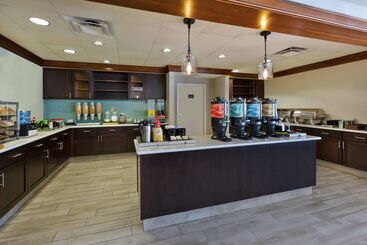هتل Homewood Suites By Hilton Chesapeakegreenbrier