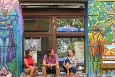 هتل Hostel Lollis Homestay Dresden