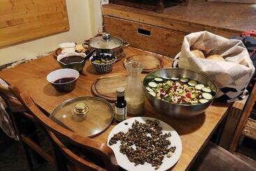 هتل Hostel Lollis Homestay Dresden