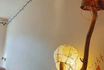 هتل Hostel Lollis Homestay Dresden