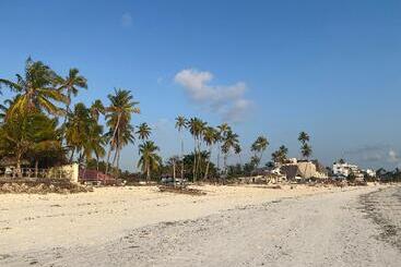 Hotel Mbuyuni Beach Village