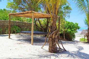 Hotel Mbuyuni Beach Village