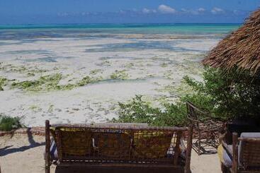 Hotel Mbuyuni Beach Village