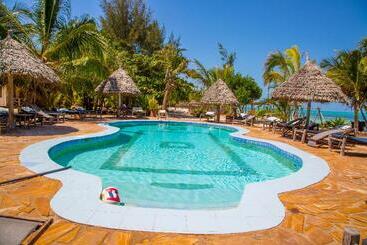 هتل Mbuyuni Beach Village