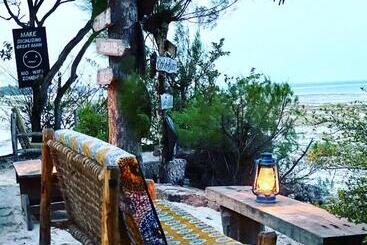 هتل Mbuyuni Beach Village