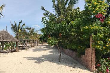 Hotel Mbuyuni Beach Village